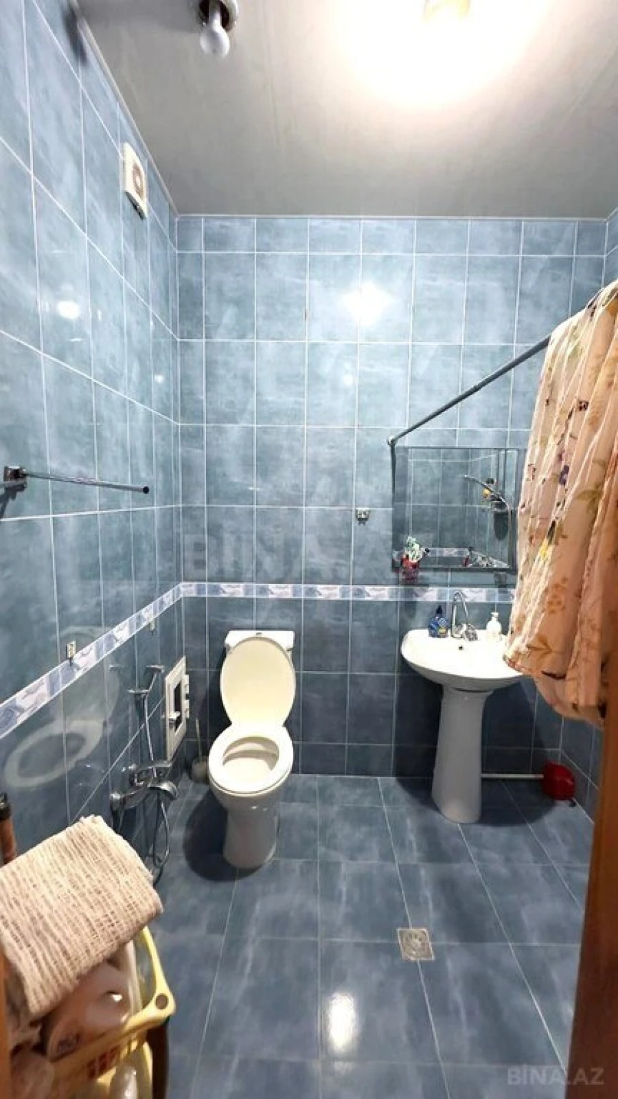 Satılır 4 otaqlı mənzil 145 m²