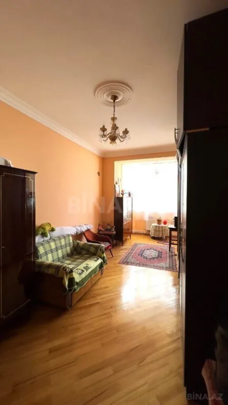 Satılır 4 otaqlı mənzil 145 m²