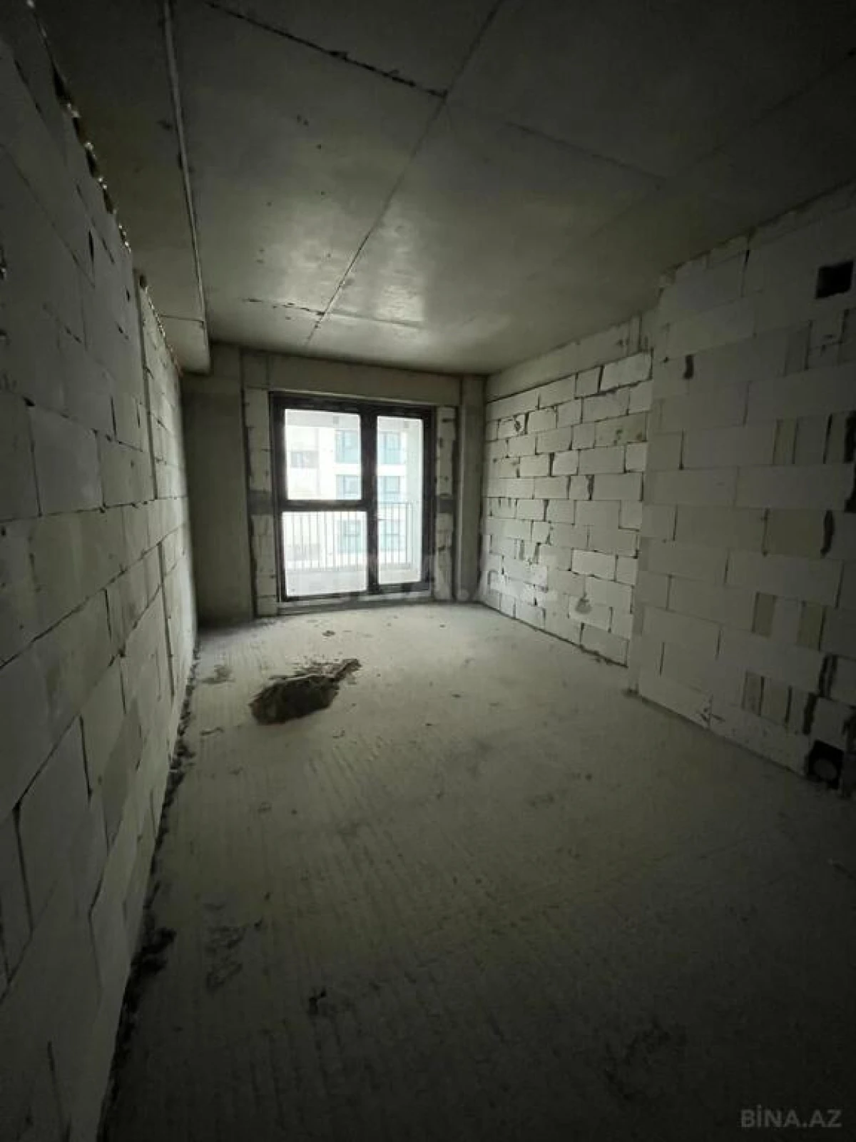 Satılır 2 otaqlı mənzil 96 m²