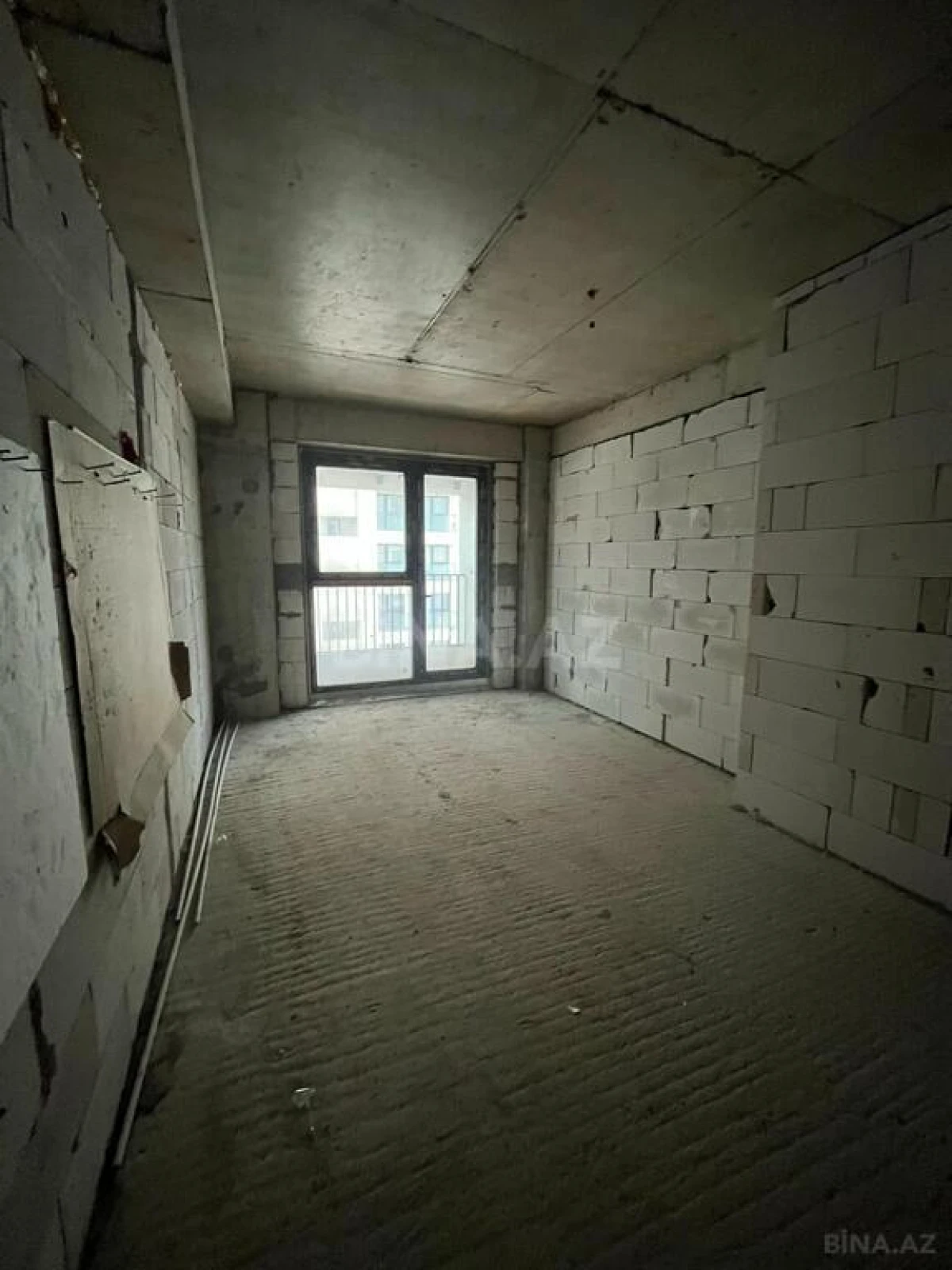 Satılır 2 otaqlı mənzil 96 m²