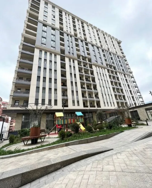 Satılır 2 otaqlı mənzil 93 m²