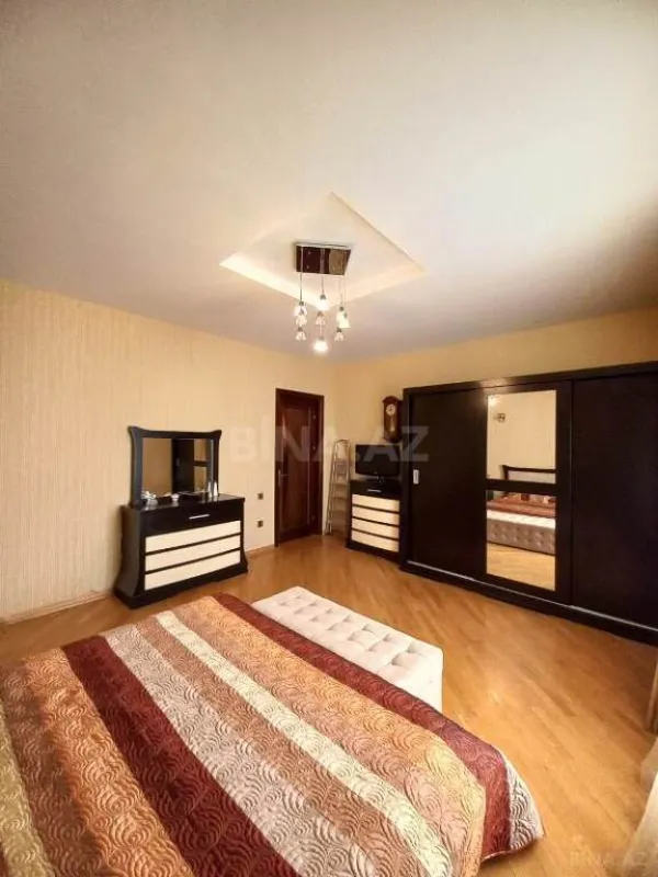 Satılır 4 otaqlı həyət evi 340 m²