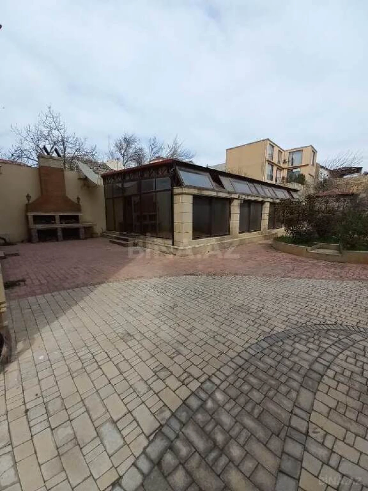 Satılır 4 otaqlı həyət evi 340 m²