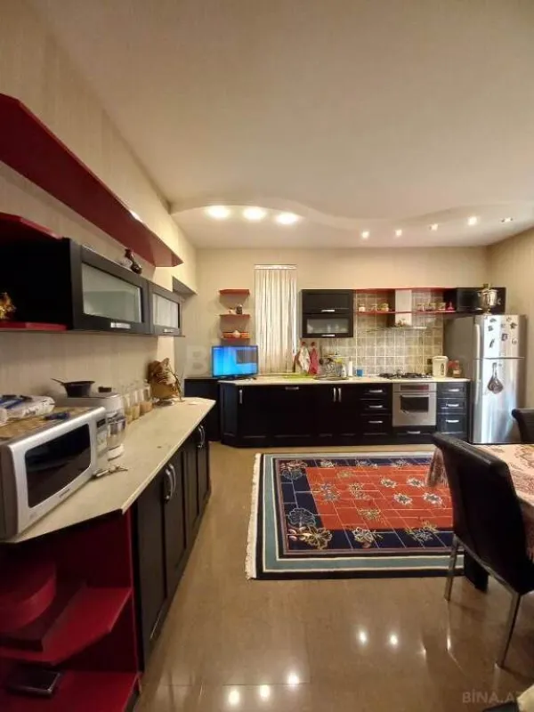 Satılır 4 otaqlı həyət evi 340 m²