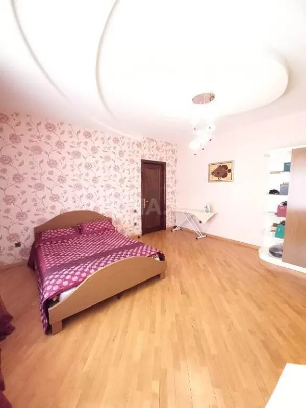 Satılır 4 otaqlı həyət evi 340 m²