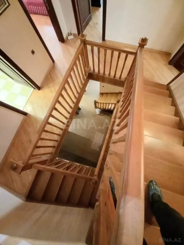 Satılır 4 otaqlı həyət evi 340 m²