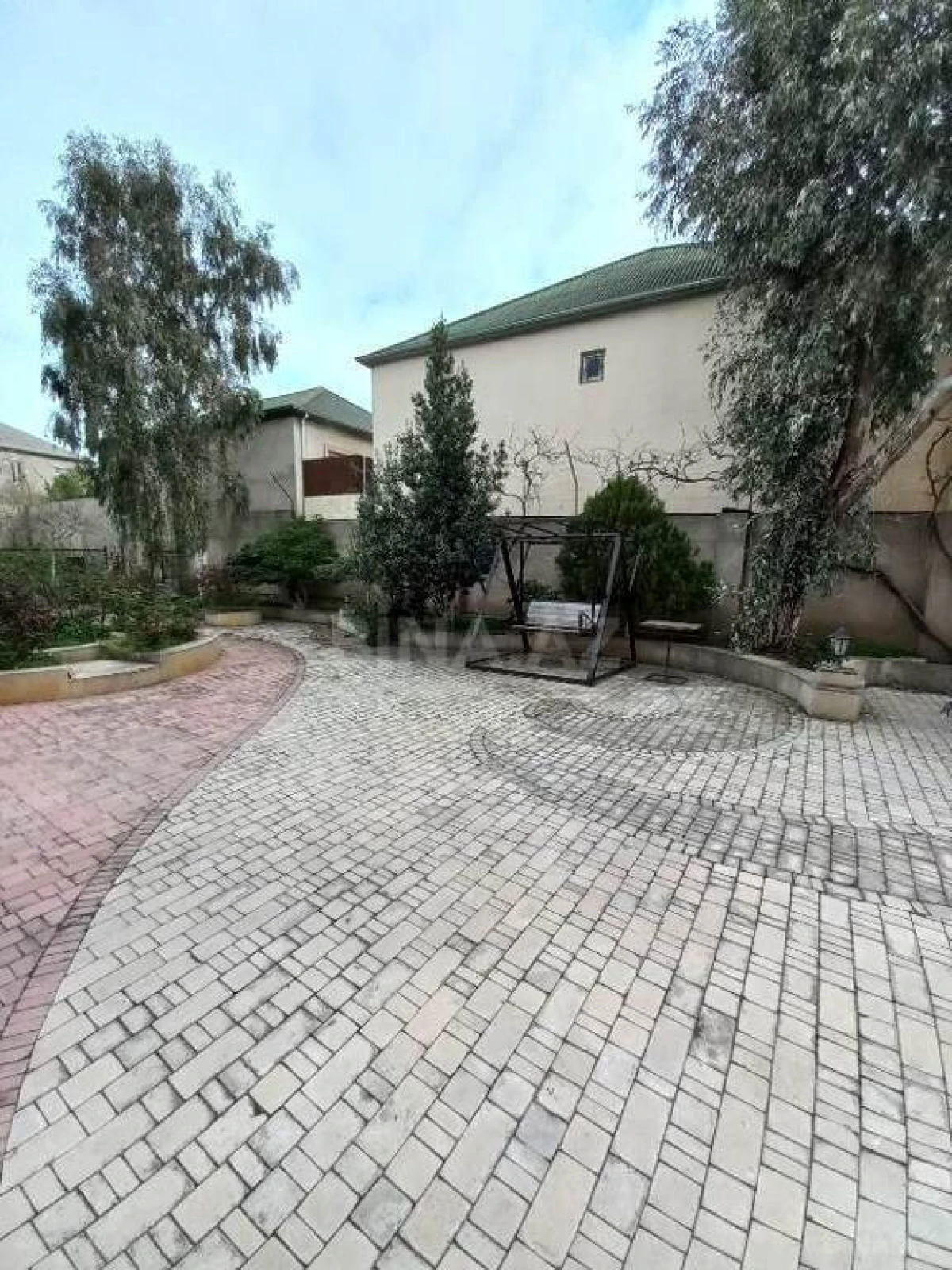 Satılır 4 otaqlı həyət evi 340 m²