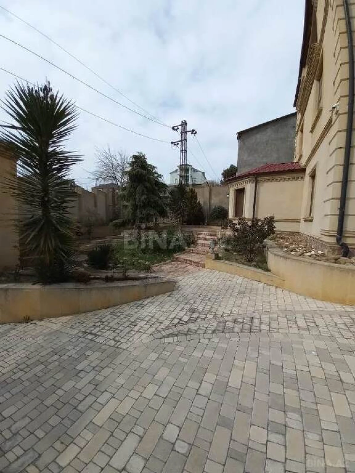 Satılır 4 otaqlı həyət evi 340 m²