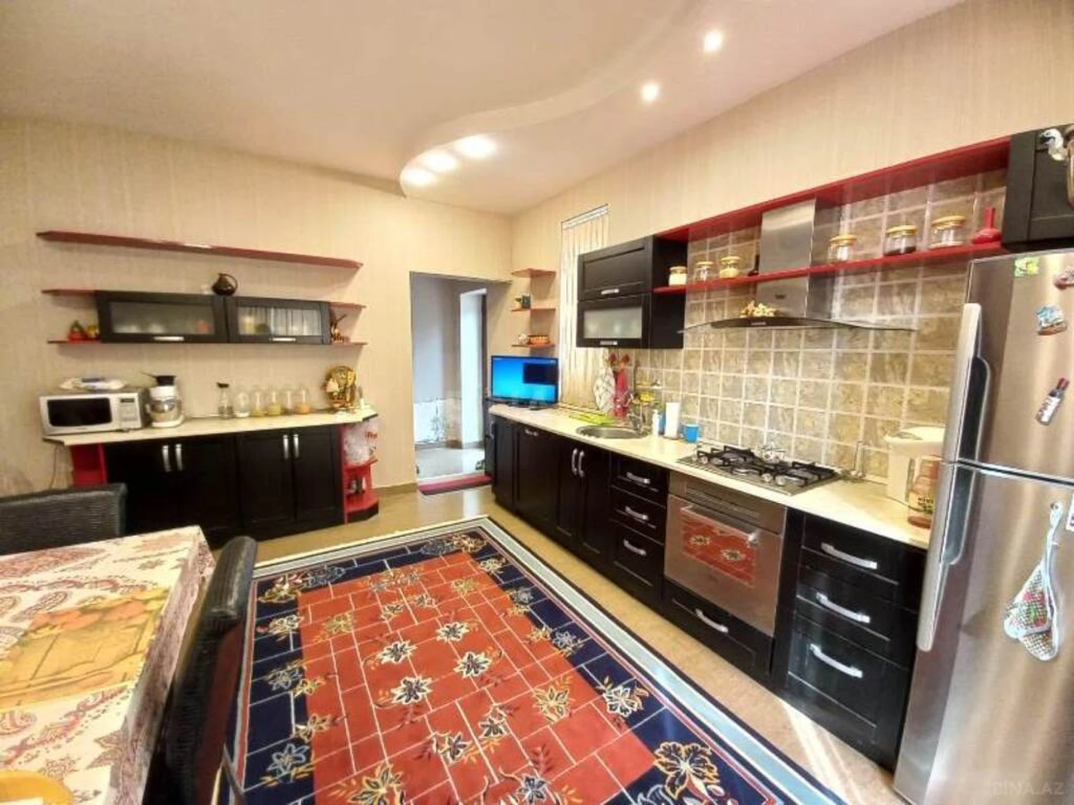 Satılır 4 otaqlı həyət evi 340 m²