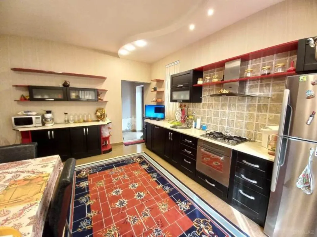 Satılır 4 otaqlı həyət evi 340 m²