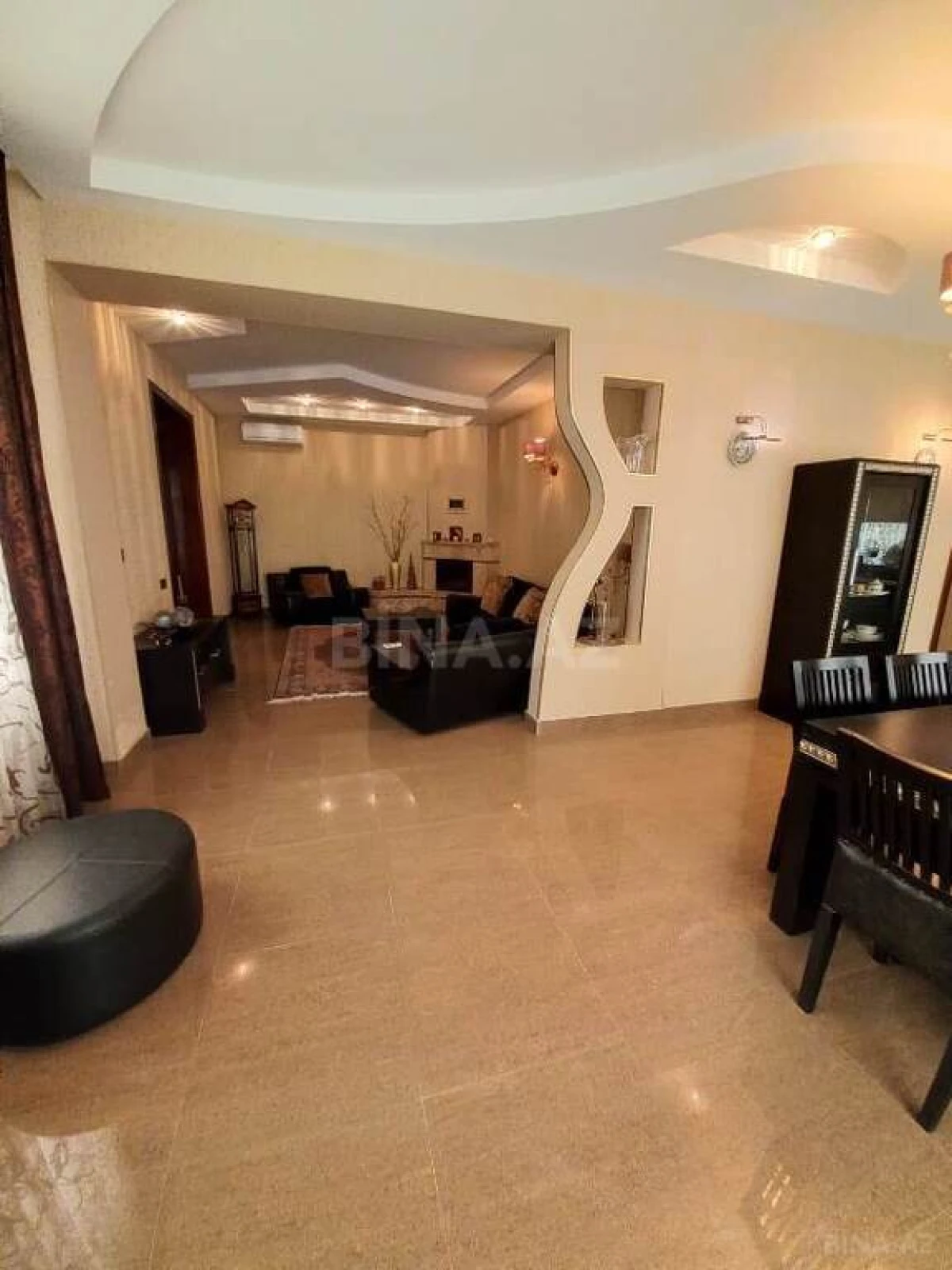 Satılır 4 otaqlı həyət evi 340 m²
