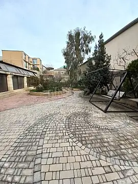Satılır 4 otaqlı həyət evi 340 m²