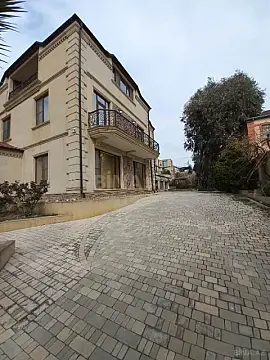 Satılır 4 otaqlı həyət evi 340 m²