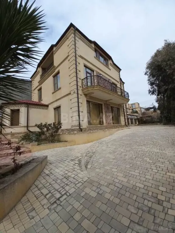 Satılır 4 otaqlı həyət evi 340 m²