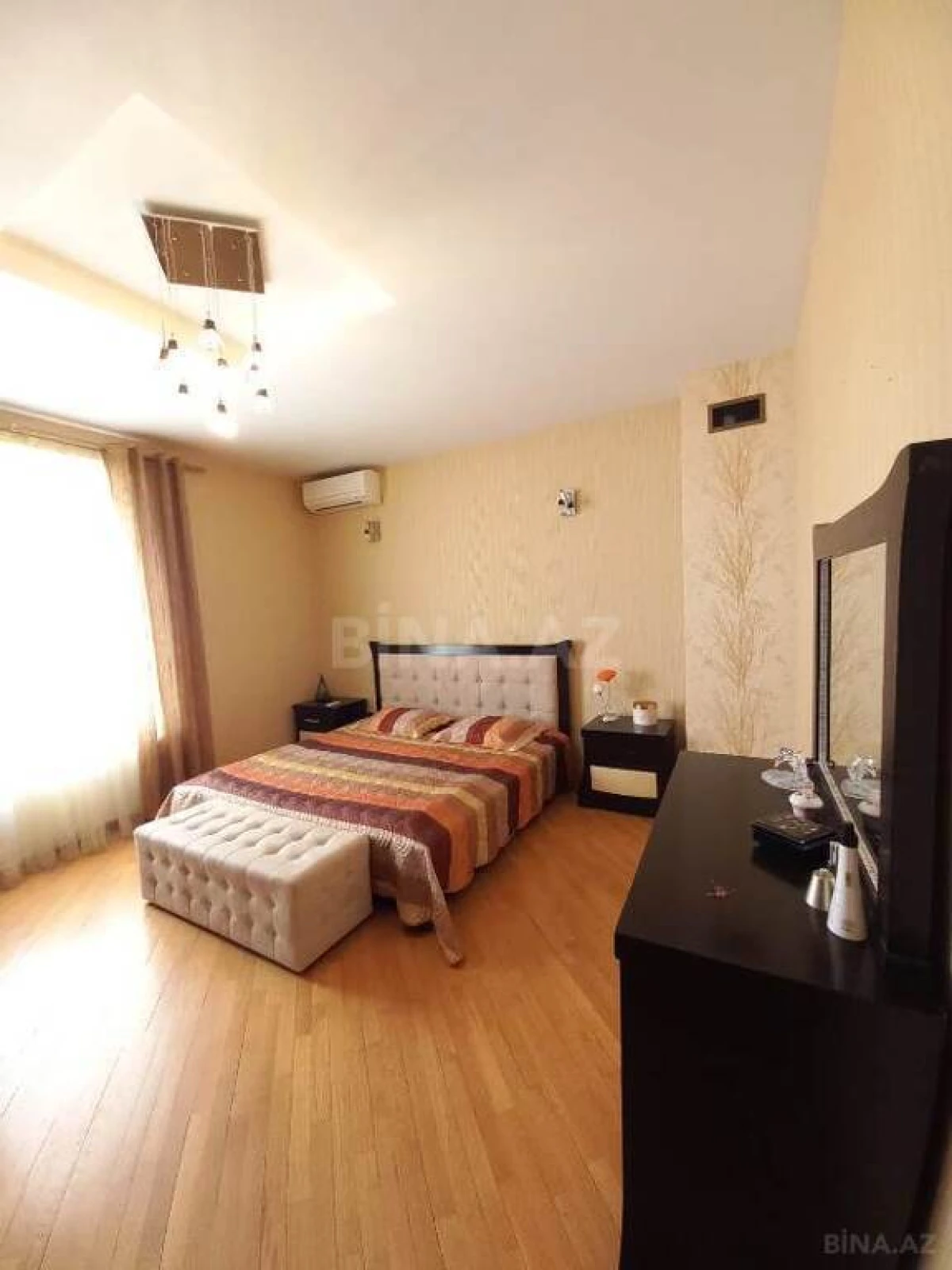 Satılır 4 otaqlı həyət evi 340 m²