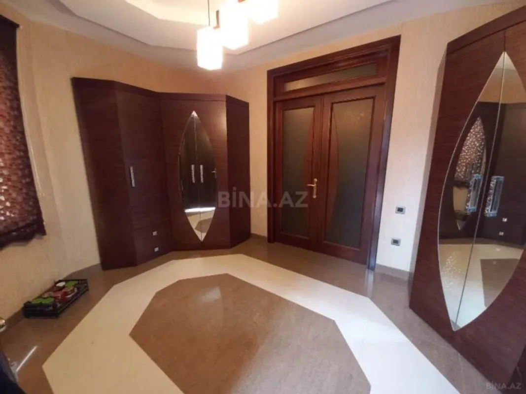 Satılır 4 otaqlı həyət evi 340 m²