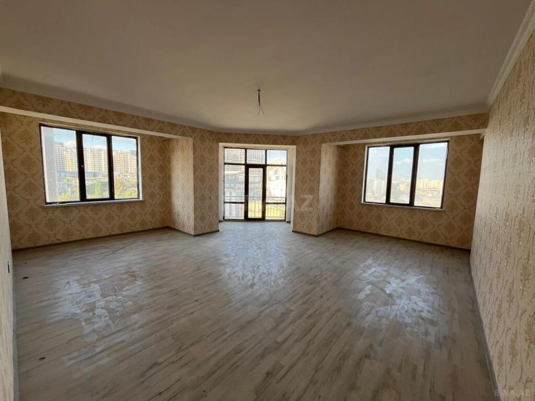 Satılır 3 otaqlı mənzil 155 m²
