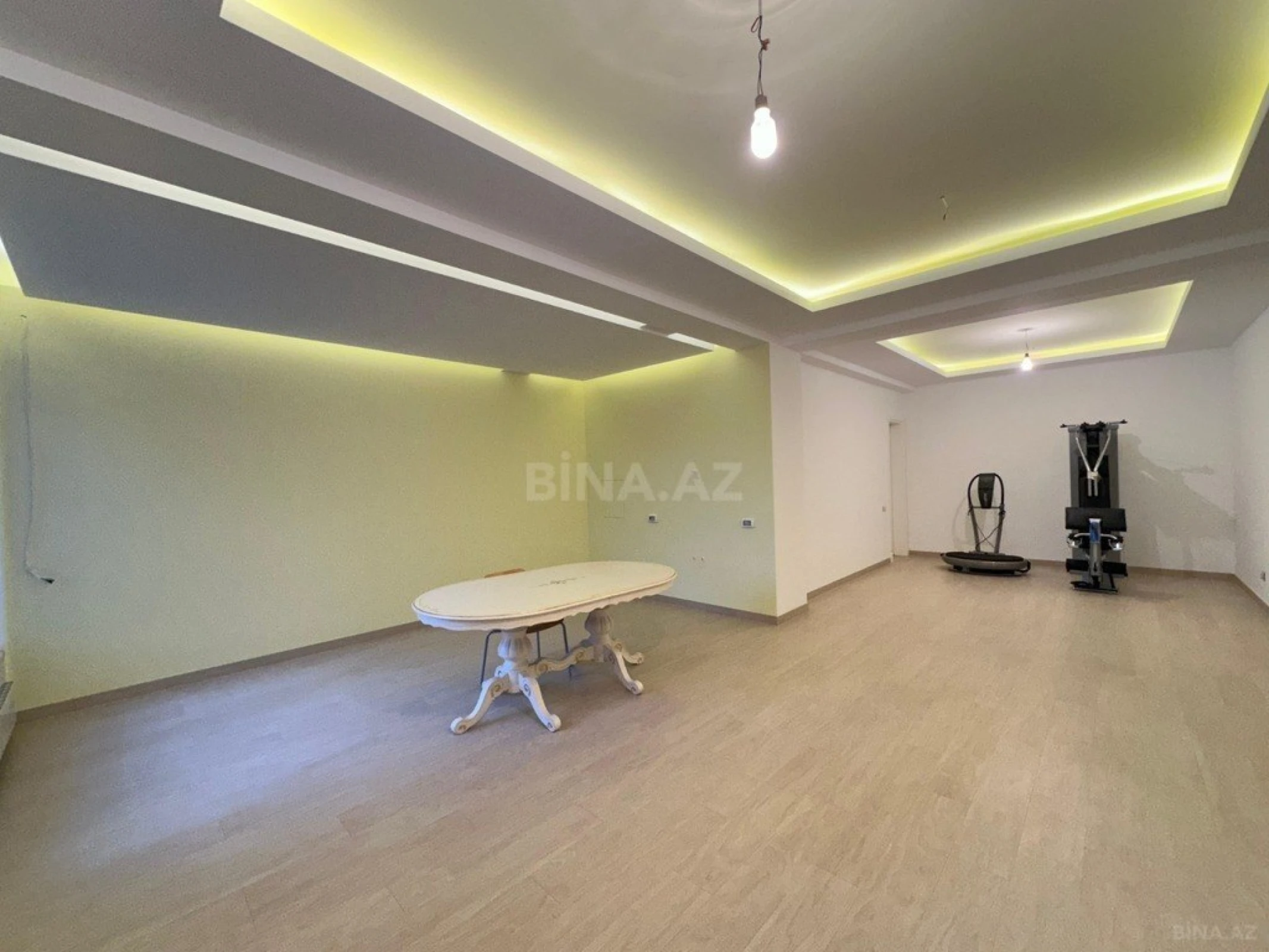 Satılır 8 otaqlı həyət evi 1400 m²