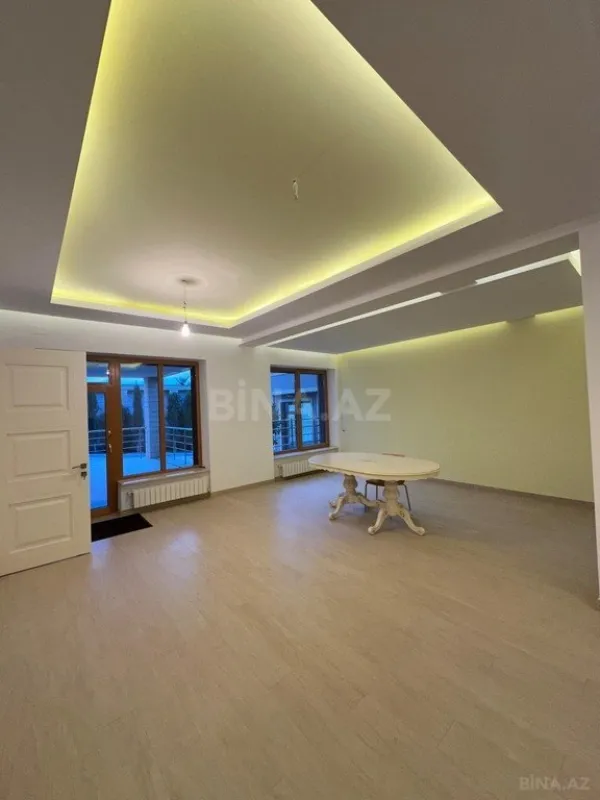 Satılır 8 otaqlı həyət evi 1400 m²