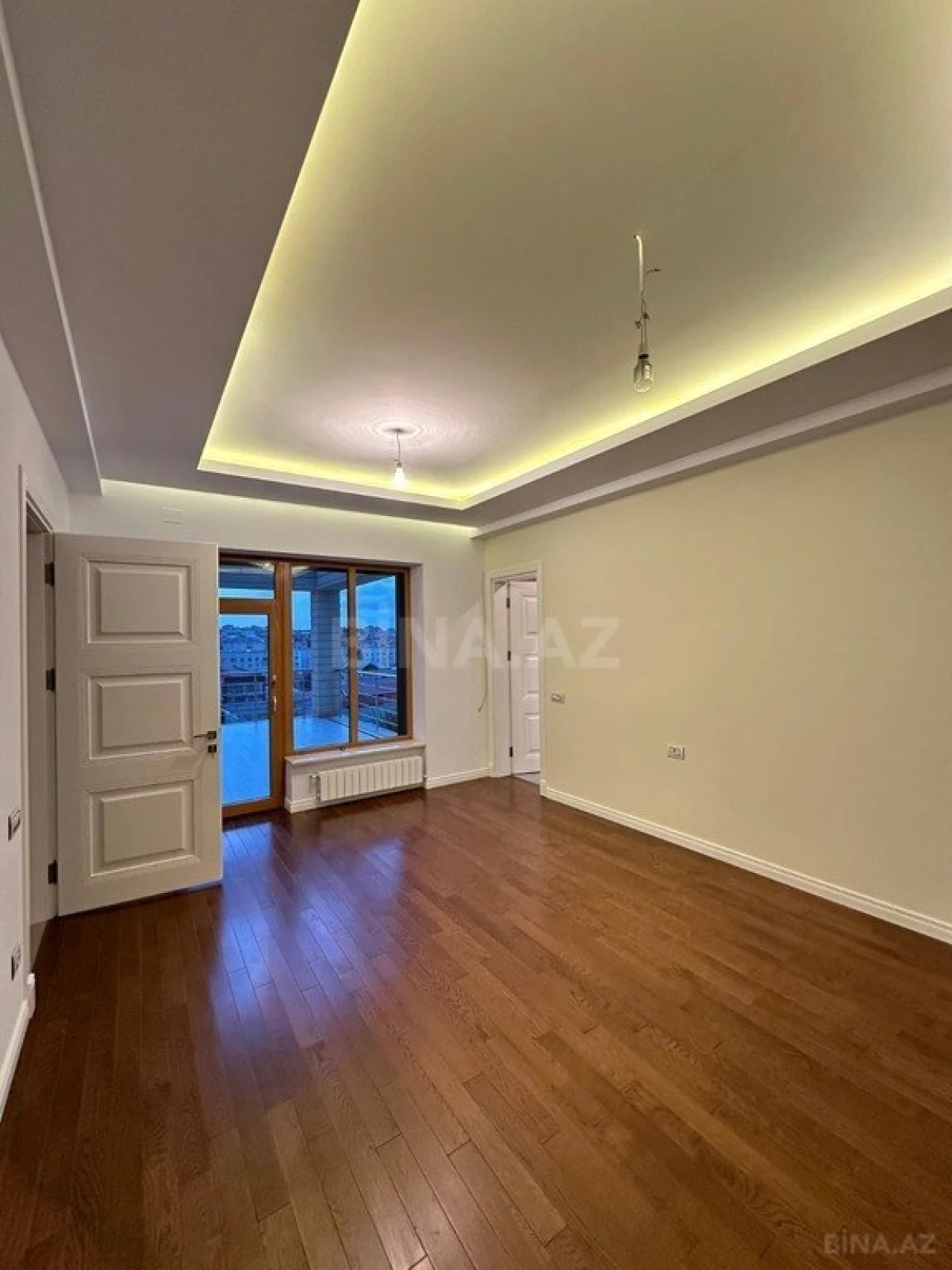 Satılır 8 otaqlı həyət evi 1400 m²