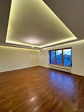 Satılır 8 otaqlı həyət evi 1400 m²