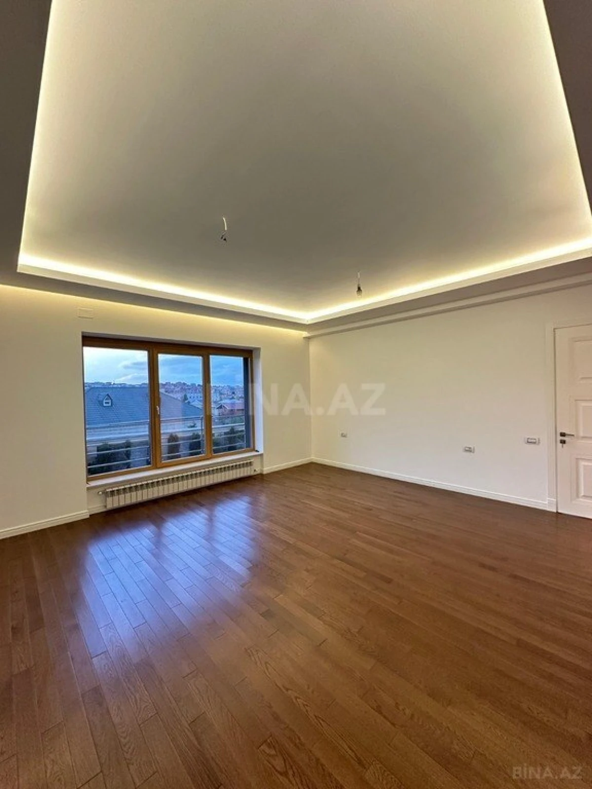 Satılır 8 otaqlı həyət evi 1400 m²