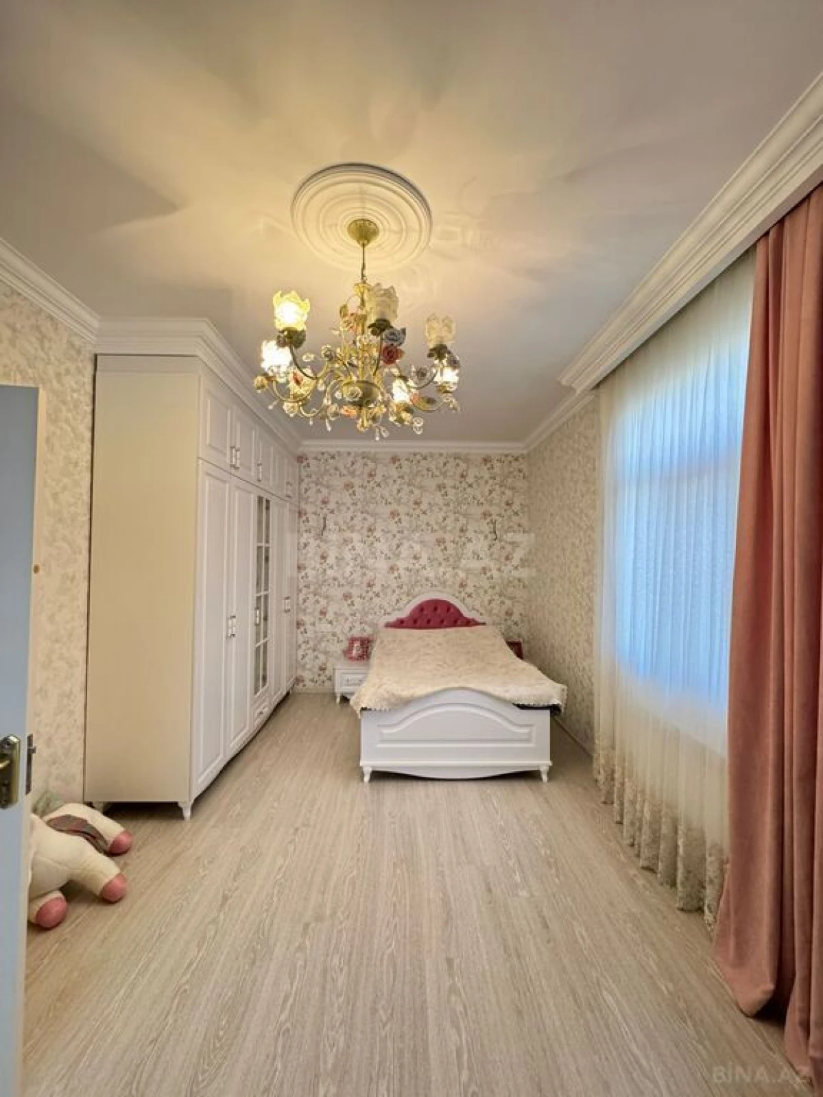 Satılır 4 otaqlı həyət evi 240 m²