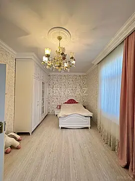 Satılır 4 otaqlı həyət evi 240 m²