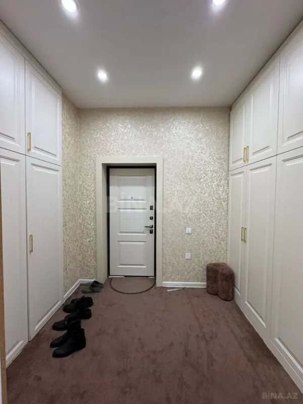 Satılır 4 otaqlı həyət evi 240 m²