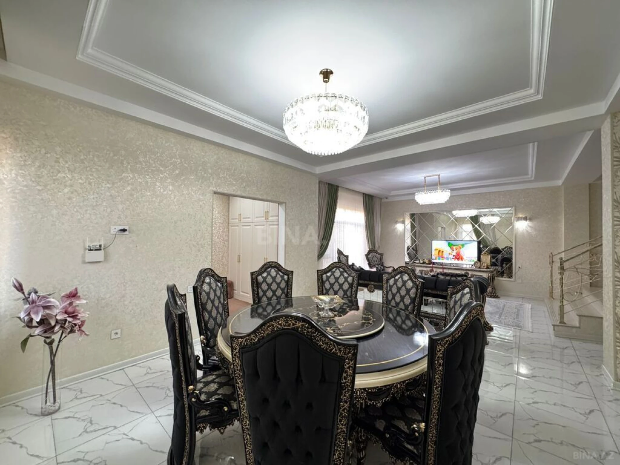 Satılır 4 otaqlı həyət evi 240 m²