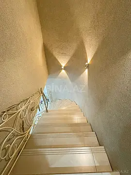 Satılır 4 otaqlı həyət evi 240 m²