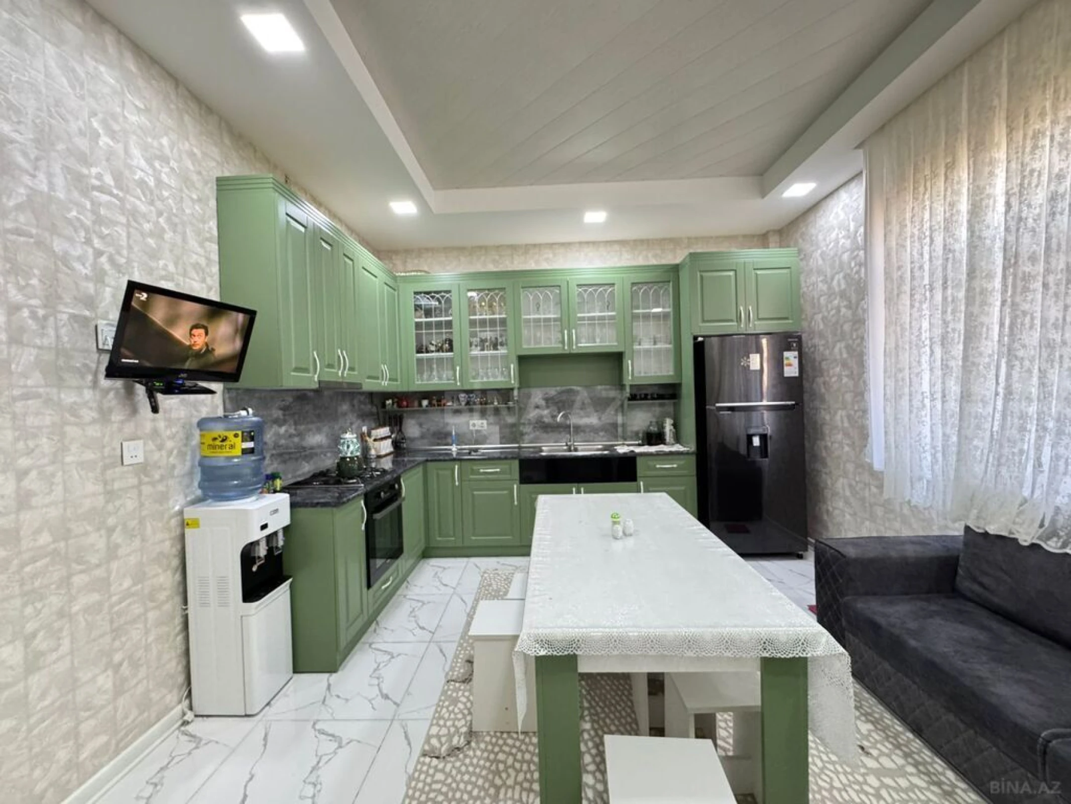 Satılır 4 otaqlı həyət evi 240 m²