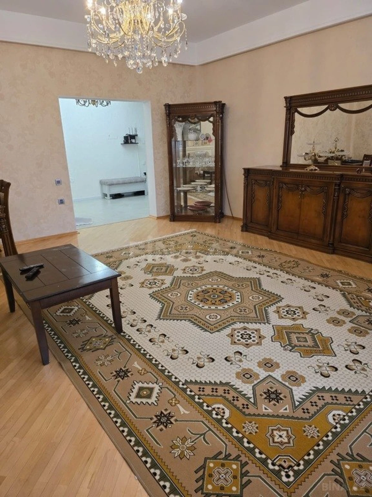 Satılır 4 otaqlı mənzil 163 m²