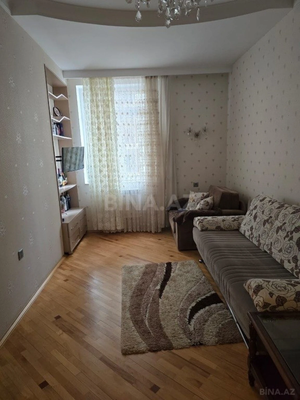 Satılır 4 otaqlı mənzil 163 m²