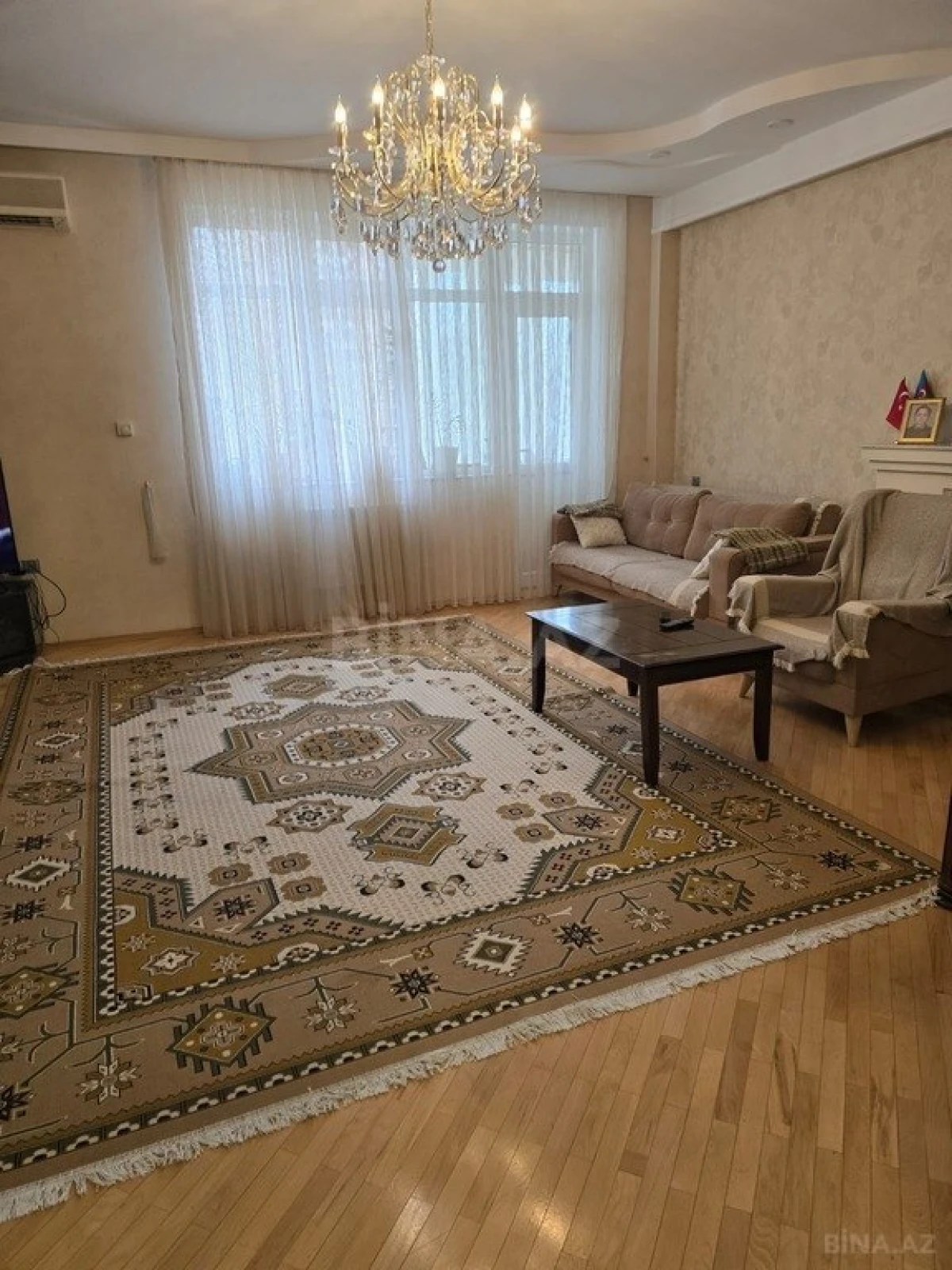 Satılır 4 otaqlı mənzil 163 m²