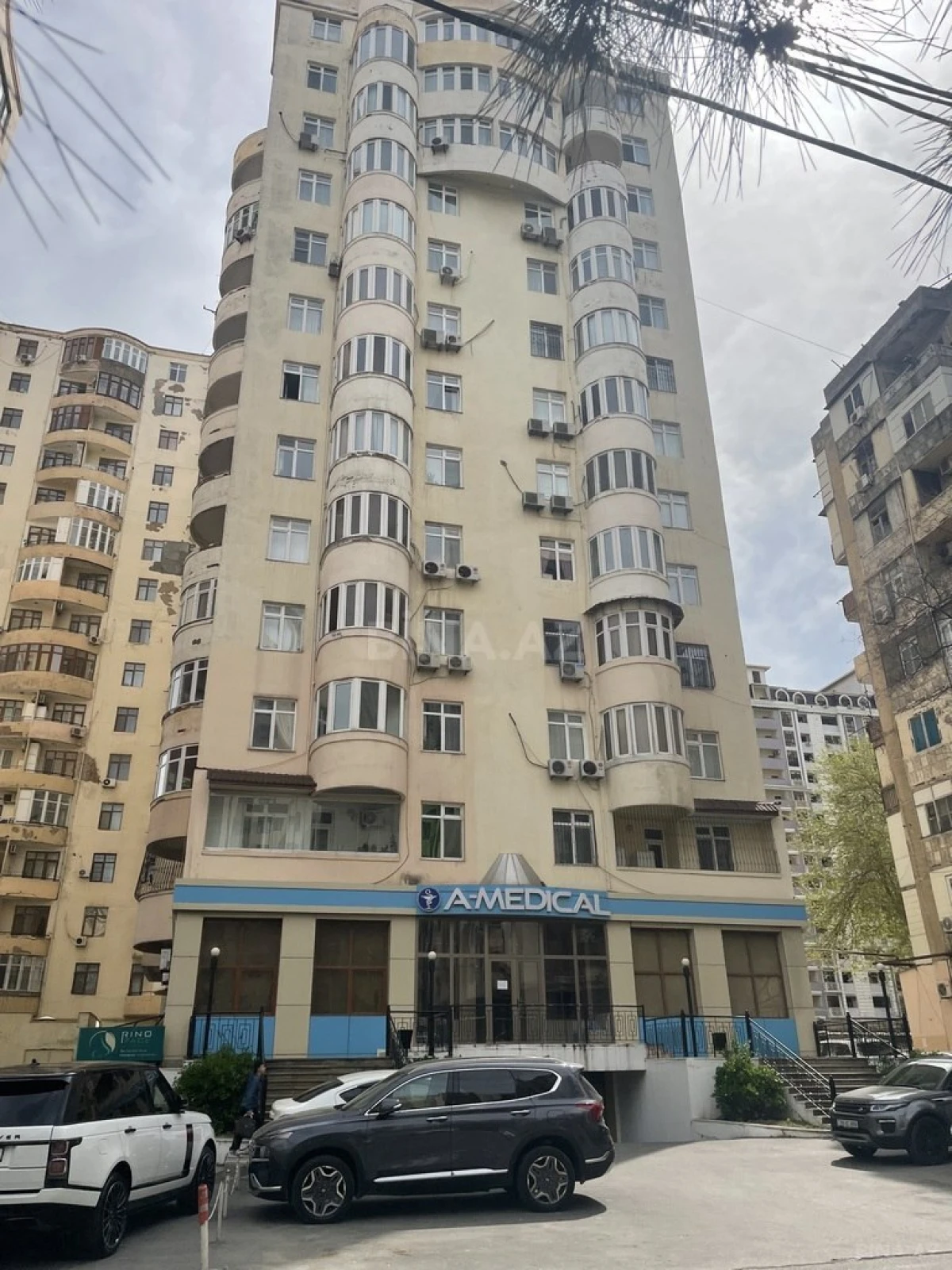 Satılır 4 otaqlı mənzil 163 m²