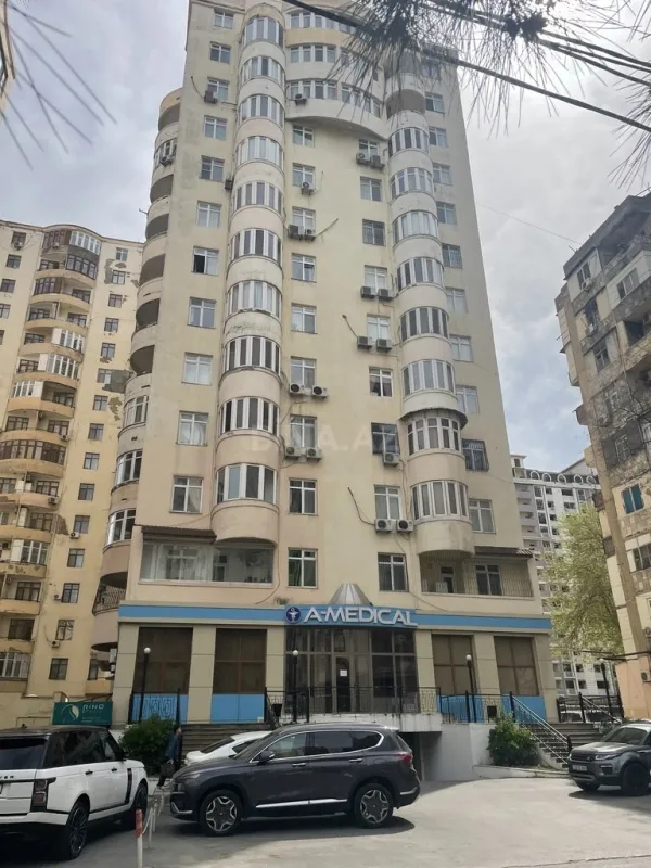 Satılır 4 otaqlı mənzil 163 m²