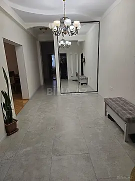Satılır 4 otaqlı mənzil 163 m²
