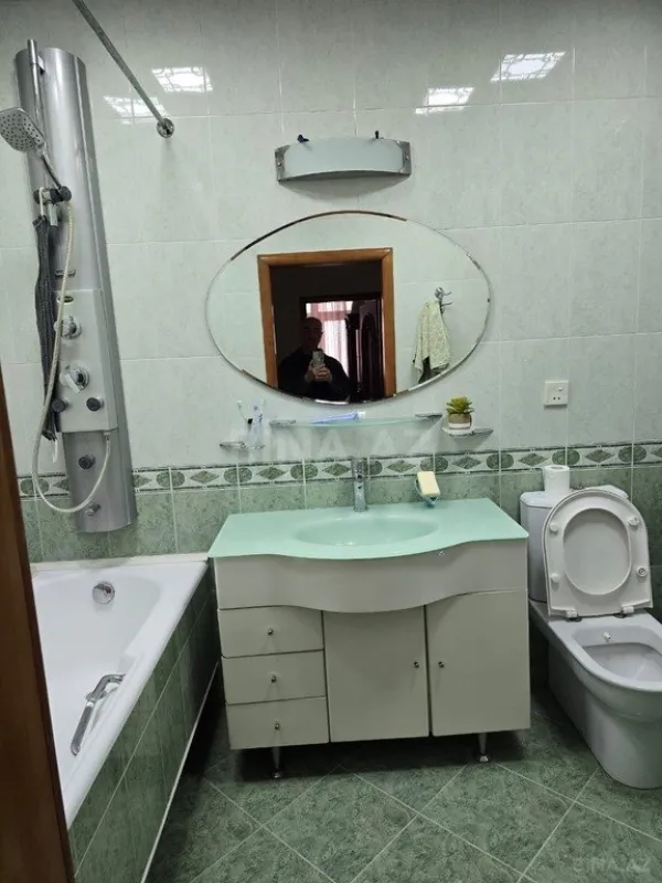 Satılır 4 otaqlı mənzil 163 m²