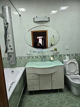 Satılır 4 otaqlı mənzil 163 m²