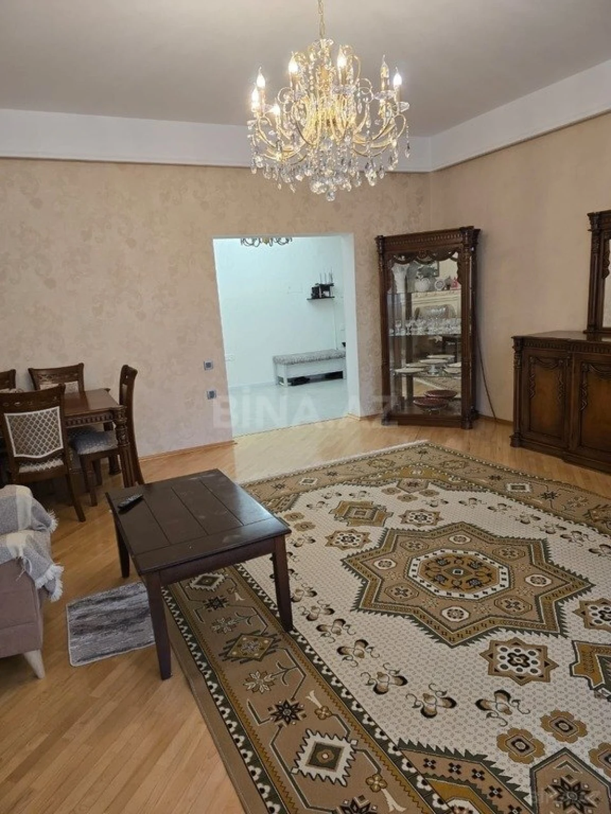 Satılır 4 otaqlı mənzil 163 m²