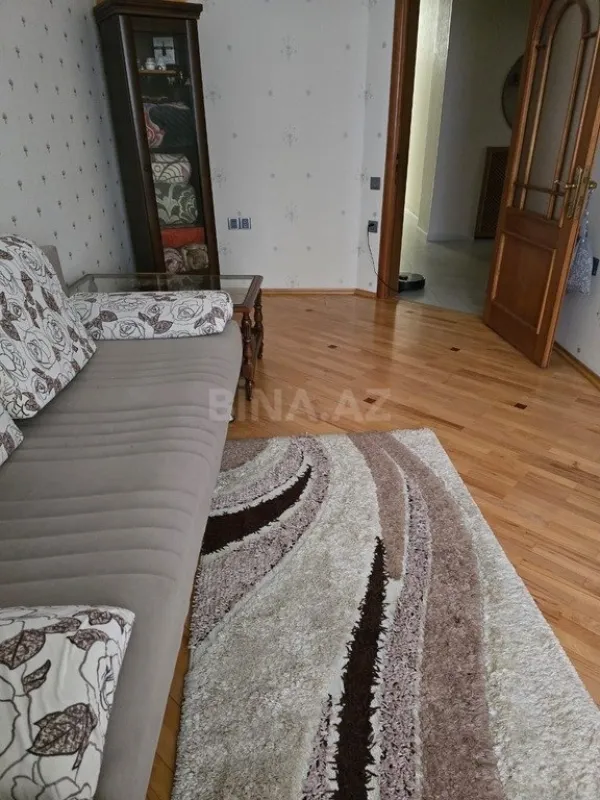 Satılır 4 otaqlı mənzil 163 m²