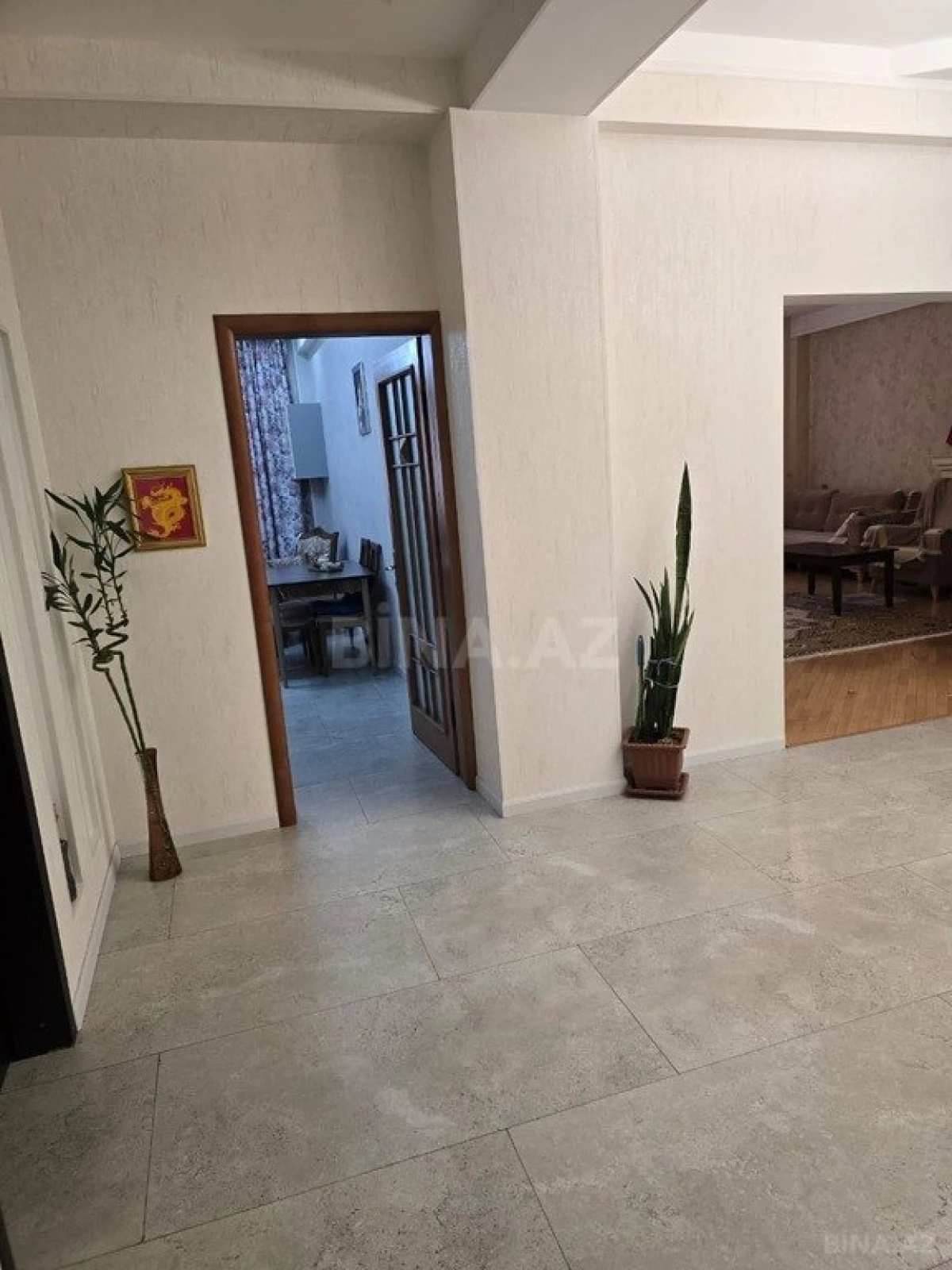 Satılır 4 otaqlı mənzil 163 m²