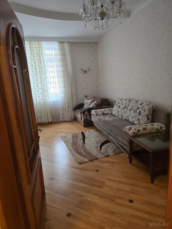 Satılır 4 otaqlı mənzil 163 m²