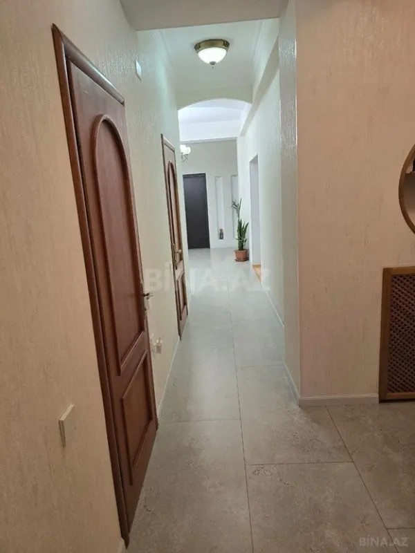 Satılır 4 otaqlı mənzil 163 m²
