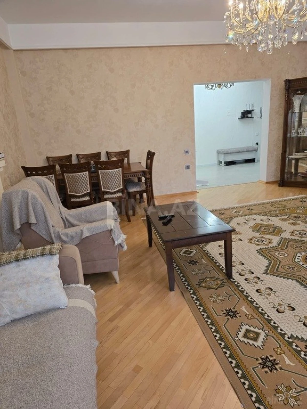 Satılır 4 otaqlı mənzil 163 m²