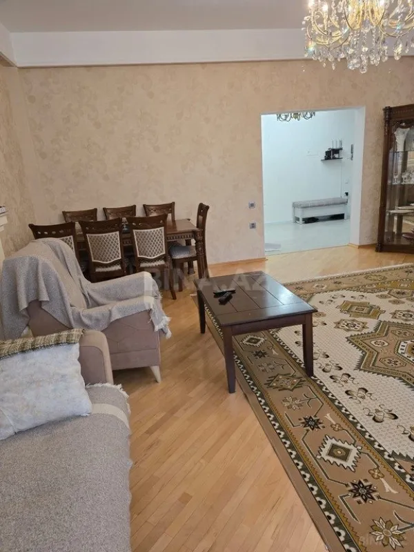 Satılır 4 otaqlı mənzil 163 m²