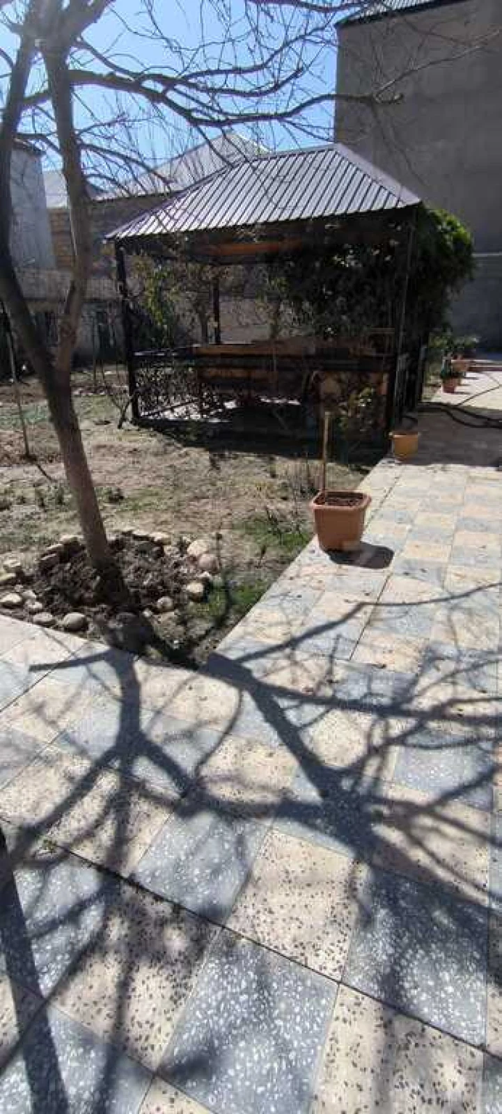 Satılır 18 otaqlı həyət evi 800 m²