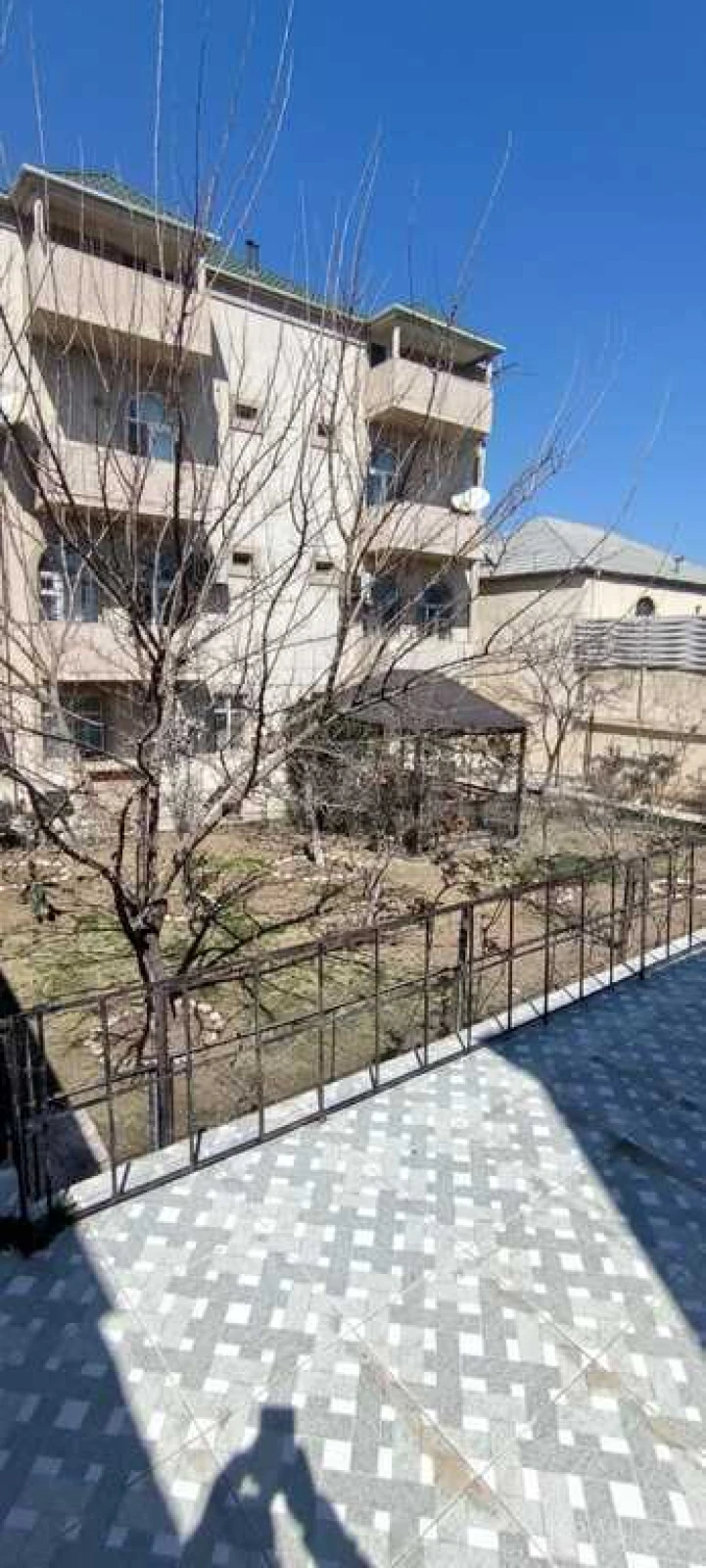 Satılır 18 otaqlı həyət evi 800 m²