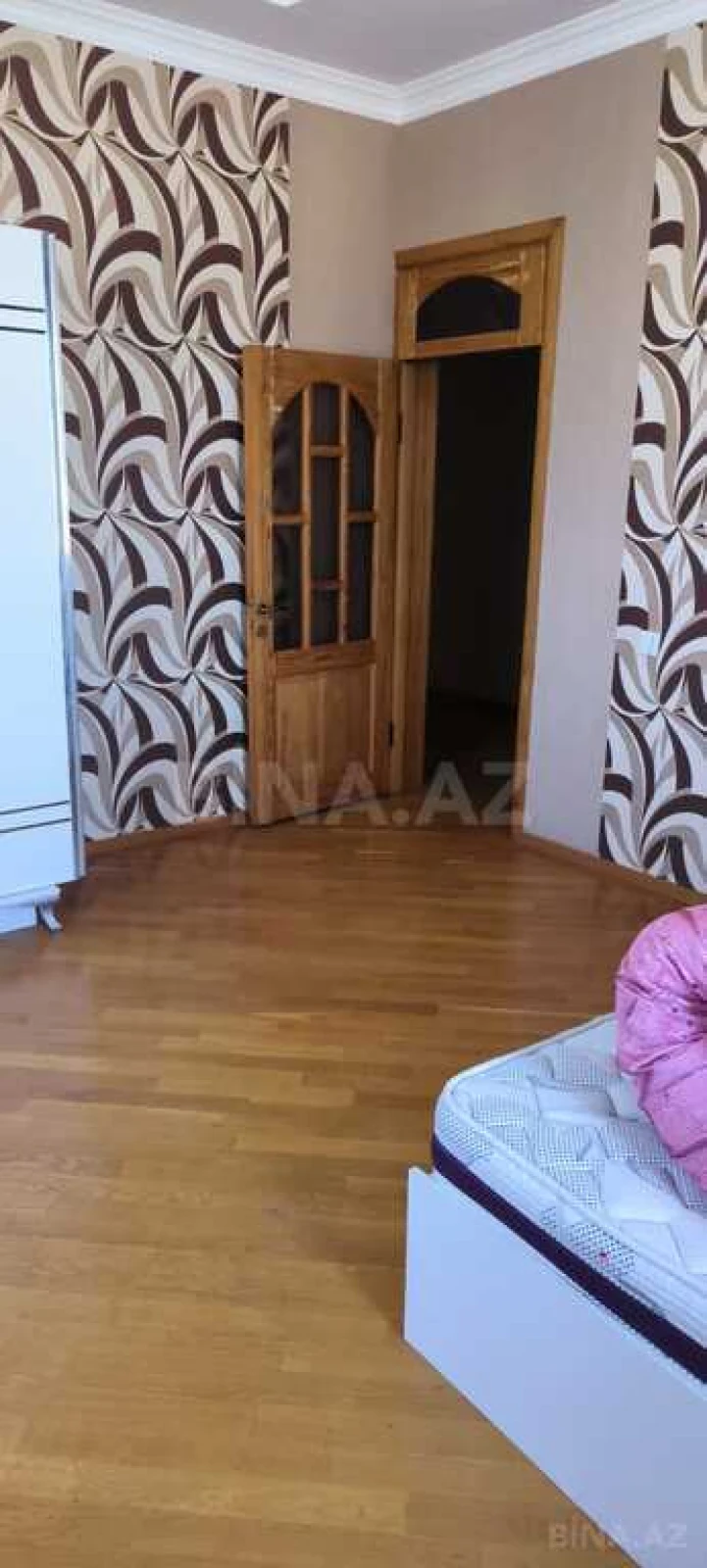 Satılır 18 otaqlı həyət evi 800 m²